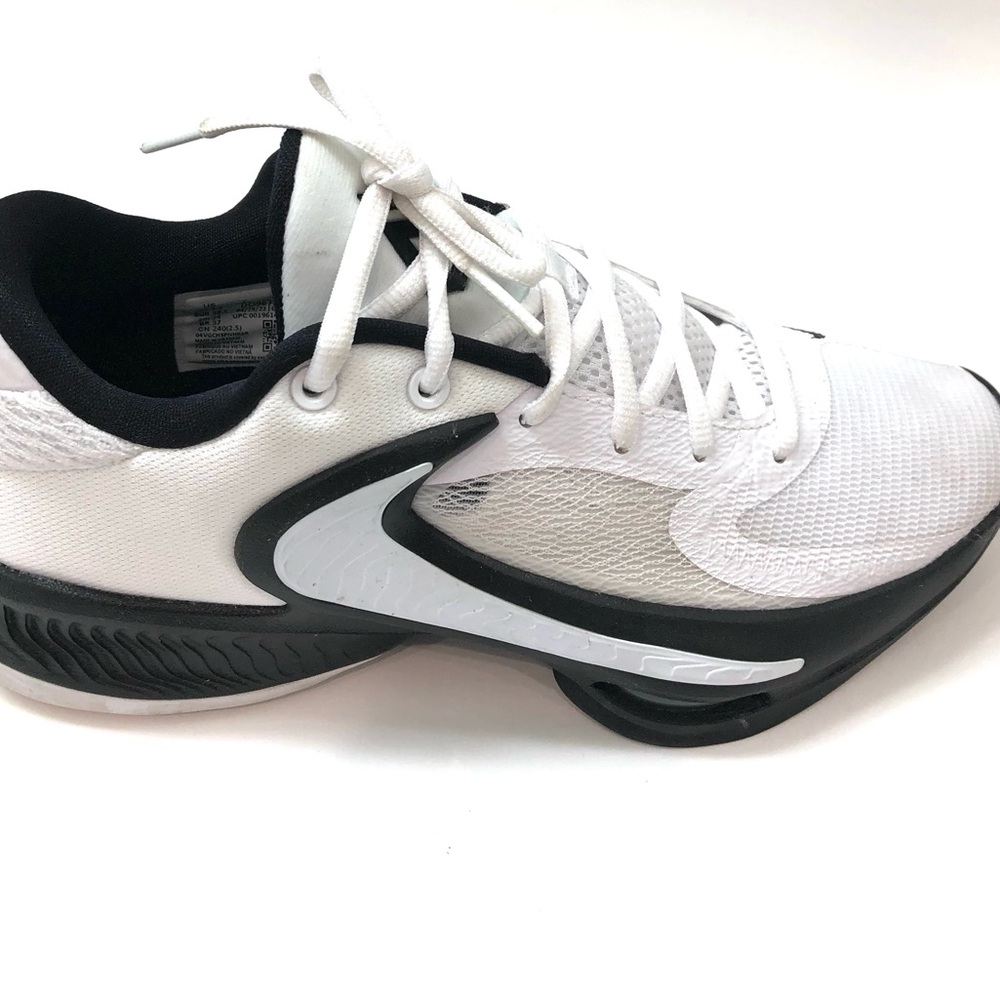 Nike Freak  Sneakers White and Black Men's Athletic Shoes Size 6($) 5002